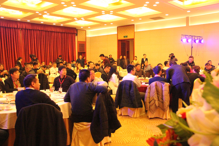 山東沃爾華工程機(jī)械有限公司隆重舉行2015年代理商年會(huì) 山東沃爾華工程機(jī)械有限公司隆重舉行2015年代理商年會(huì)