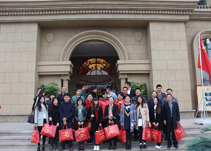 沃爾華集團2015上半年度電商總結(jié)表彰大會圓滿舉行 沃爾華集團2015上半年度電商總結(jié)表彰大會圓滿舉行