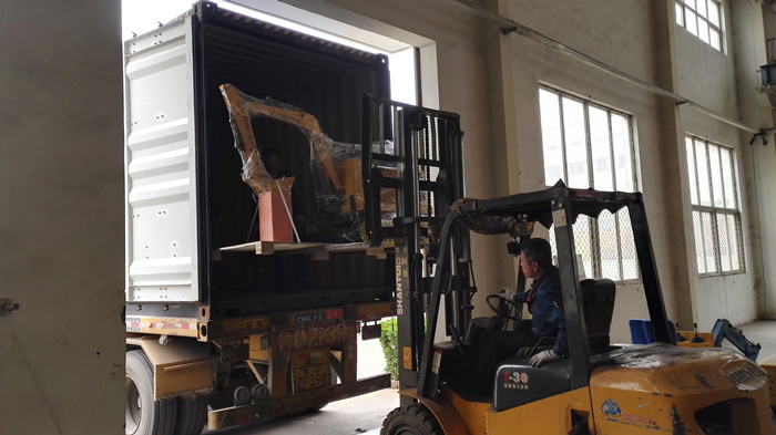 沃爾華集團40臺兒童挖掘機批量出口新加坡 沃爾華集團40臺兒童挖掘機批量出口新加坡