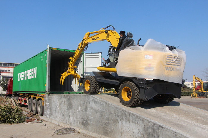 沃爾華集團(tuán)2臺(tái)挖掘機(jī)出口越南 沃爾華集團(tuán)2臺(tái)挖掘機(jī)出口越南