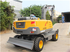 沃爾華集團(tuán)2臺挖掘機(jī)裝車出口馬來西亞