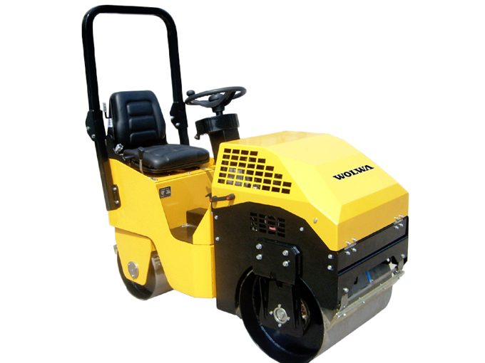 GNYL41C駕駛式壓路機(jī)產(chǎn)品實(shí)物圖 GNYL41C駕駛式壓路機(jī)產(chǎn)品實(shí)物圖
